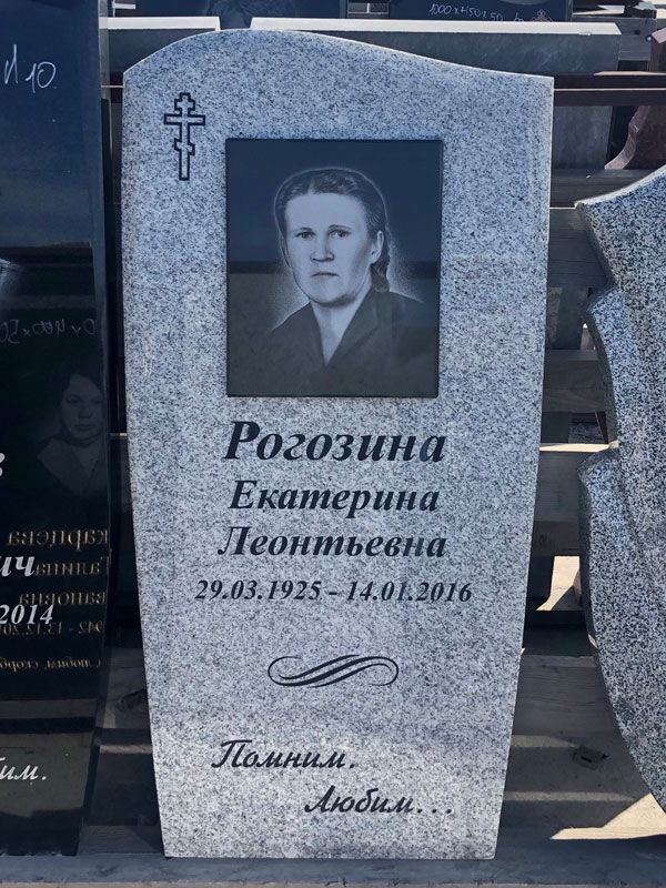 Памятник №010 из светло-серого гранита — фото 4